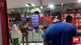 Jelang Lebaran, Toko Busana Robinson Pasar Minggu Beroperasi