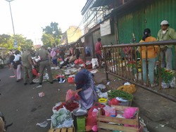 Jelang Buka Puasa, Satpol PP Amankan Kawasan Pasar Minggu