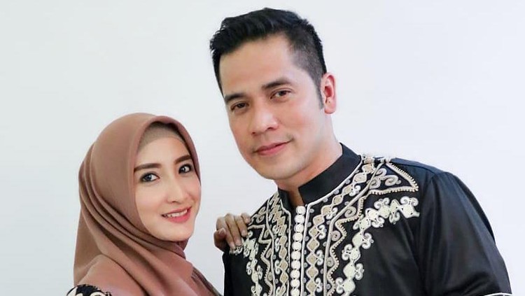 Ricky Perdana dan Chacha Takya