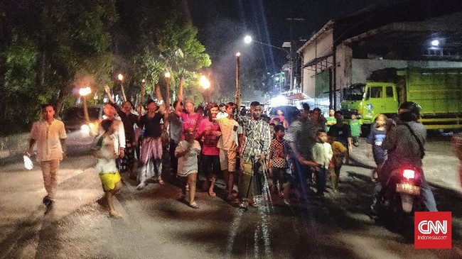 Polrestabes Surabaya meminta masyarakat di ibu kota Provinsi Jawa Timur itu tak melakukan takbir keliling jelang Lebaran Idulfitri, Rabu (12/5) malam nanti.