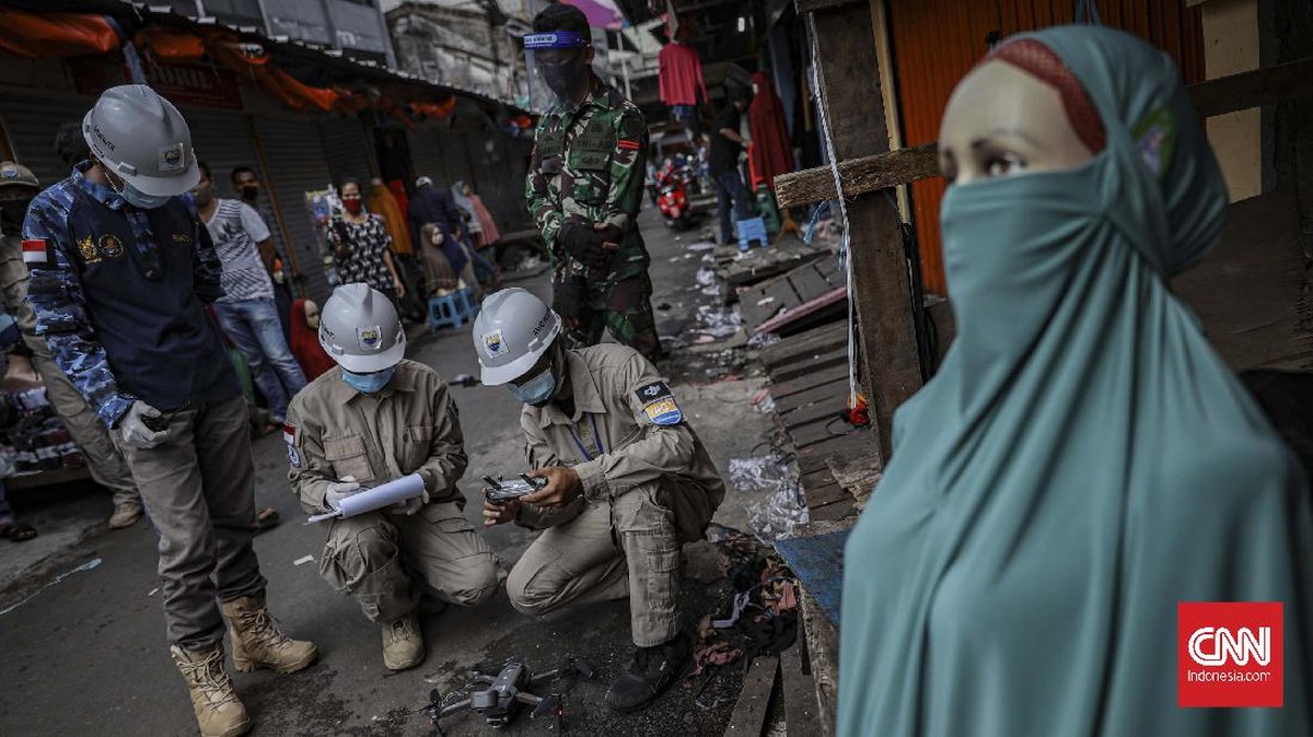 FOTO: Mengintai 'Orang Tanpa Gejala' di Pasar Tanah Abang