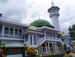 Diklaim Mampu Tekan Penyebaran Corona, Masjid Agung Kota Blitar Gelar Salat Id