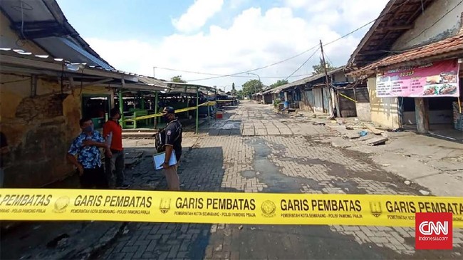 Pemerintah Kota Semarang hari ini resmi menutup sementara Pasar Ikan Rejomulyo karena teridentifikasi menjadi cluster baru penyebaran virus covid-19.