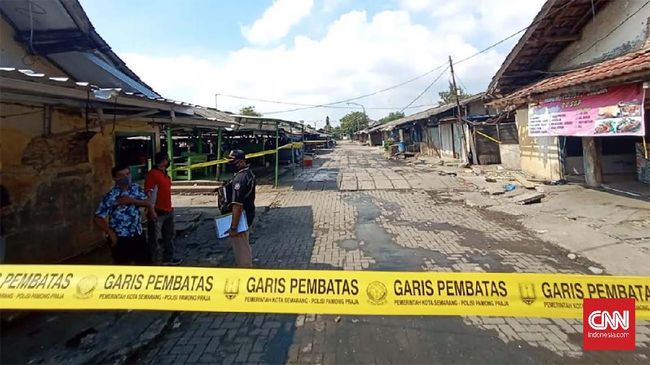 Pasar Kobong Semarang Ditutup Pemerintah Kota Semarang hari ini resmi menutup sementara Pasar Ikan Rejomulyo karena teridentifikasi menjadi cluster baru penyebaran virus covid-19.
