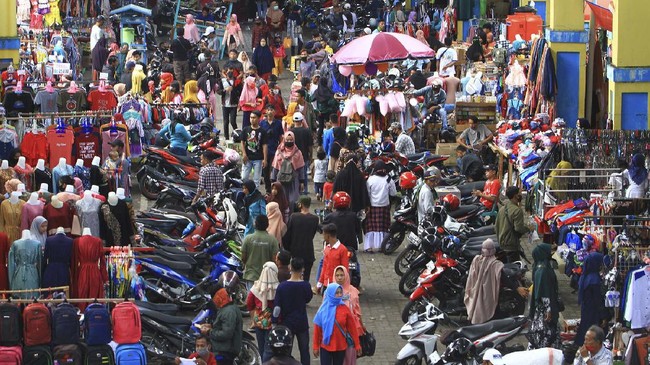 Satgas Covid-19 menyatakan salah satu kunci pemulihan ekonomi kecil dan menengah adalah dengan perangi Covid-19 bersama-sama, patuhi protokol 3M.