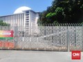 Ancaman Pembangkangan dan Polemik Buka Mal-Masjid saat Corona