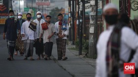 SE Kemenag: Zona Merah-Oranye Covid Salat Ied di Rumah