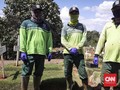 Lebaran Ala Tiga Sekawan Penjaga Pusara Korban Corona