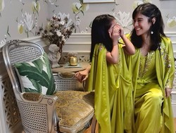 Penampilan Serasi Dian Sastrowardoyo dan Sang Putri saat Idul Fitri