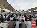 Saf Rapat, Jamaah Salat Idulfitri di Banda Aceh Membludak
