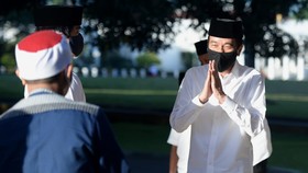Didampingi Basuki, Jokowi Salat Iduladha di Simpang Lima Semarang