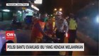 VIDEO: Polisi Bantu Evakuasi Ibu yang Hendak Melahirkan