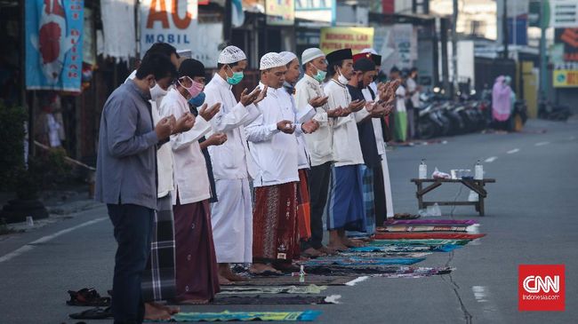 Doa Setelah Salat Idulfitri Lengkap Beserta Artinya