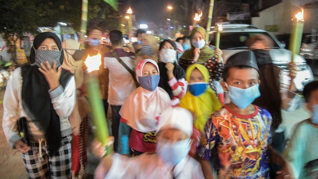 Pemkot Bandung mengimbau warga tak menggelar pawai obor kala Tahun Baru Islam 1 Muharram dan menganjurkan merayakannya dengan tasyakur sederhana.