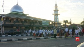 VIDEO: Salat Idulfitri Warga Bekasi di Tengah Pandemi Corona