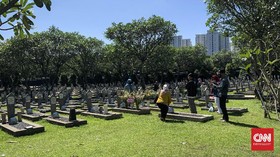 TMP Kalibata Ramai Peziarah, Makam Habibie Jadi Loka Swafoto