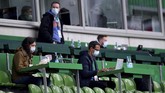 Sisi Lain Bundesliga Journalists wearing face masks at the tribune prior to the German Bundesliga soccer match between Werder Bremen and Bayer Leverkusen 04 in Bremen, Germany, Monday, May 18, 2020. The German Bundesliga becomes the world's first major soccer league to resume after a two-month suspension because of the coronavirus pandemic. (AP Photo/Stuart Franklin, Pool)