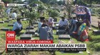 VIDEO: Warga Ziarah Makam Abaikan PSBB