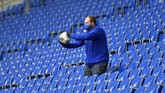 Sisi Lain Bundesliga A ball boy gets a ball from the empty tribune prior the German Bundesliga soccer match between FC Schalke 04 and FC Augsburg at the Veltins-Arena in Gelsenkirchen, Germany, Sunday, May 24, 2020. The German Bundesliga becomes the world's first major soccer league to resume after a two-month suspension because of the coronavirus pandemic. (AP Photo/Martin Meissner, Pool)