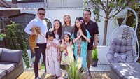 5 Potret Hangat Artis Indonesia Lebaran di Luar Negeri Bersama Keluarga