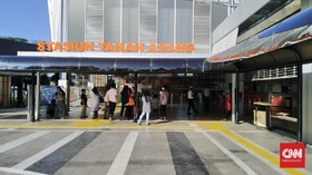 Operasional KRL Dibatasi, Banyak Penumpang Kecele