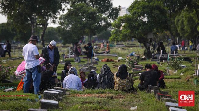 Jelang Ramadan, biasanya terdapat tradisi ziarah kubur. Lantas saat ziarah kubur membaca apa?
