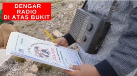VIDEO: Naik Bukit Untuk Dengar Berita di Radio