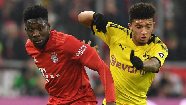 Bayern Munich's midfielder Davies Alphonso (L) and Dortmund's Great Britain midfielder Jardon Sancho (R) vie for the ball during the German first division Bundesliga football match FC Bayern Munich vs BVB Borussia Dortmund in Munich, southern Germany, on November 9, 2019. (Photo by Christof STACHE / AFP) / DFL REGULATIONS PROHIBIT ANY USE OF PHOTOGRAPHS AS IMAGE SEQUENCES AND/OR QUASI-VIDEO