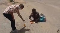 Kelaparan, Pria Ini Terpaksa Makan Bangkai Hewan dari Jalanan