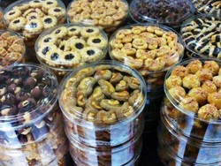 Ini Cara Mudah Cari Ujung Selotip di Stoples Kue Lebaran