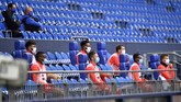 Sisi Lain Bundesliga Augsburg alternate players sit on the bench during the German Bundesliga soccer match between FC Schalke 04 and FC Augsburg at the Veltins-Arena in Gelsenkirchen, Germany, Sunday, May 24, 2020. The German Bundesliga becomes the world's first major soccer league to resume after a two-month suspension because of the coronavirus pandemic. (AP Photo/Martin Meissner, Pool)