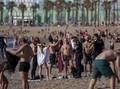 FOTO: Penduduk Eropa Kembali Nikmati Pantai