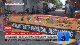 VIDEO: Jalanan Ditutup, Seorang Ibu Nekat Dobrak Barikade