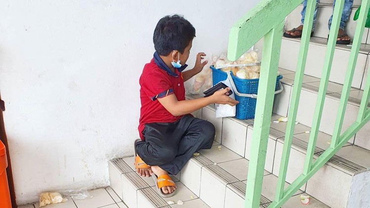 Anak penjual kerupuk dibully