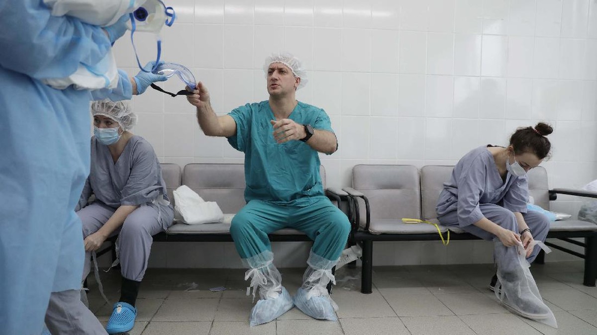 FOTO: Dokter di Rusia Merindu Ketenangan di Tengah Pandemi