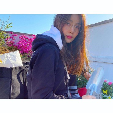 Geger Artis Korea Park Sol Mi Unggah Poster Film 'Dilan 1990'