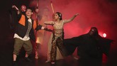 Panggung Digital Untuk Penari Indonesia Indonesian choreographer Rusdy Rukmarata, left, directs dancers Nala Amyrtha, center, and Siswanto