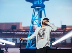 Lirik Lagu Without Me - Eminem