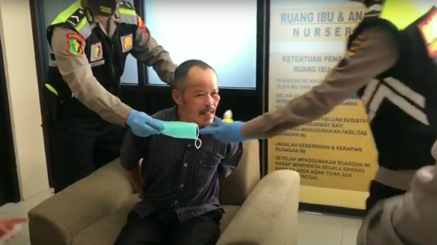 Penjahit bongkar barikade di Wonosobo