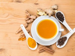 Racik Kunyit dan Lada Hitam Jadi Minuman Peningkat Imunitas