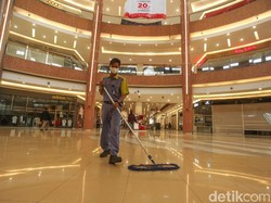 Gara-gara Corona, Cleaning Service dan Security Mal Jadi Kerja Ekstra