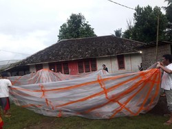 Duh, Balon Udara Bawa Ratusan Petasan Jatuh di Perkampungan Cianjur