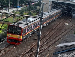 KRL Tanah Abang-Rangkasbitung Gangguan, Ada Pengecekan di Kebayoran