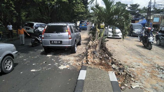Eggi Sudjana Mengantuk dan Kecelakaan Mobil di Cibinong