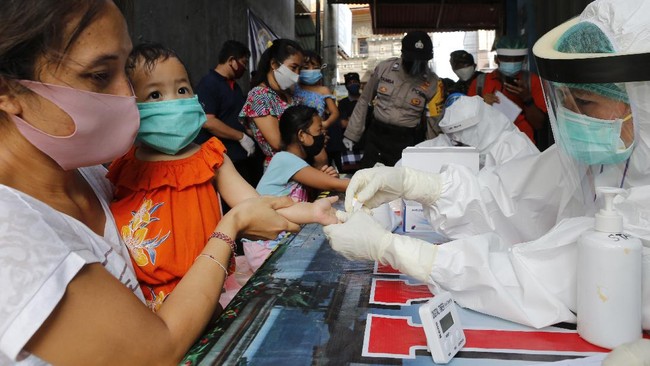 A coronavirus antibody test from health workers at a village in Bali, Indonesia, Wednesday, May 27, 2020. (AP Photo/Firdia Lisnawati)