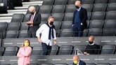FBL-GER-BUNDESLIGA-DORTMUND-BAYERN MUNICH Dortmund's CEO Hans-Joachim Watzke (C) arrives for the German first division Bundesliga football match BVB Borussia Dortmund v FC Bayern Munich on May 26, 2020 in Dortmund, western Germany. (Photo by Federico GAMBARINI / POOL / AFP) / DFL REGULATIONS PROHIBIT ANY USE OF PHOTOGRAPHS AS IMAGE SEQUENCES AND/OR QUASI-VIDEO