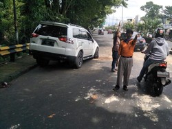 Kecelakaan Tunggal, Eggi Sudjana Alami Luka di Pelipis Kanan-Tangan Keseleo
