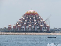 Temuan Audit Konstruksi Masjid 99 Kubah Makassar: Cacat Beton-Atap Bocor