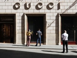 Puluhan Pekerja Gucci Mogok Kerja, Ada Apa?