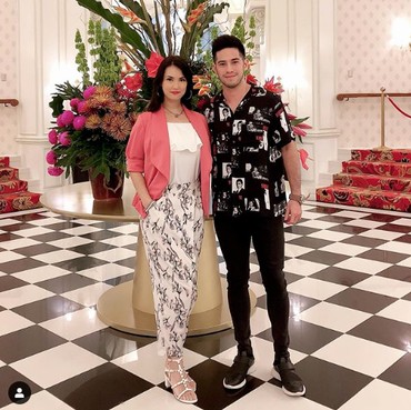 Tak Tahan Rindu Saat LDR, Maria Ozawa Video Call Kekasih Tiap Malam